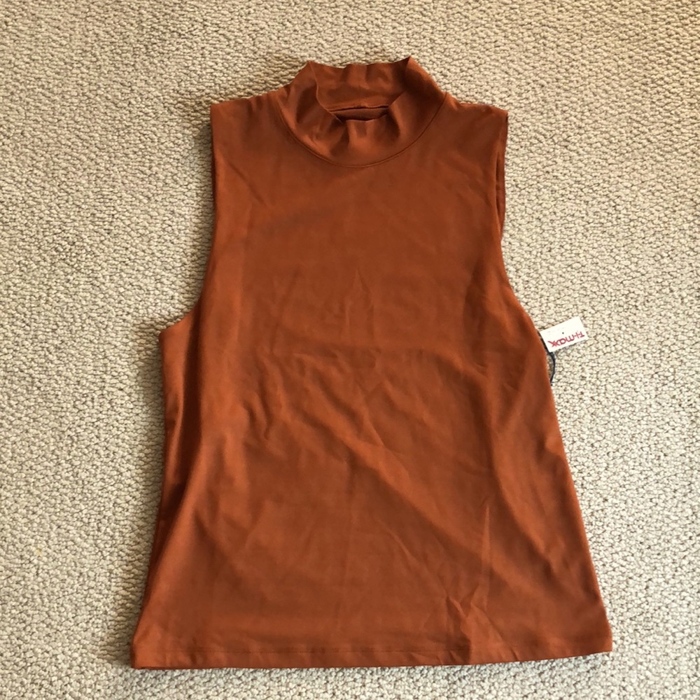 NWT Tahari mock neck sleeveless shell